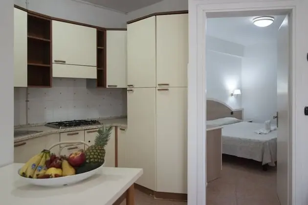 Standard Tek Büyük veya İki Ayrı Yataklı Oda, Küçük Mutfak