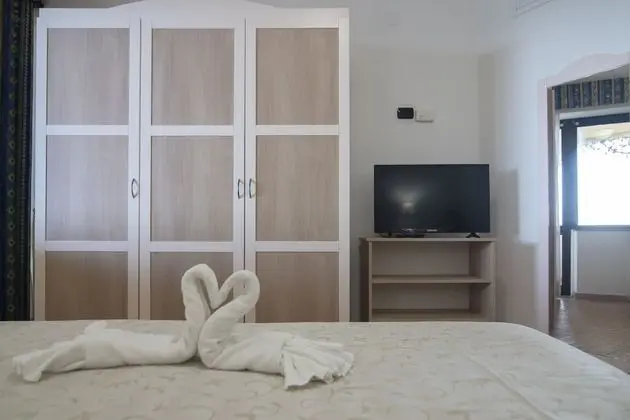 Standard Tek Büyük veya İki Ayrı Yataklı Oda, Küçük Mutfak