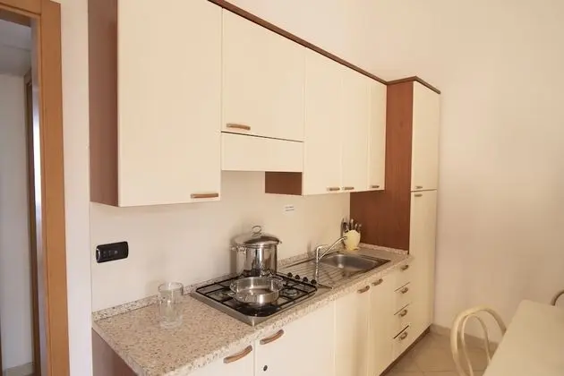 Standard Tek Büyük veya İki Ayrı Yataklı Oda, Küçük Mutfak