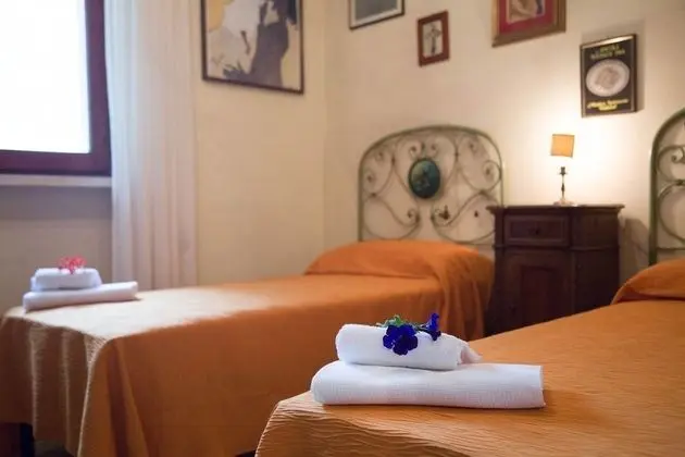 İki Ayrı Yataklı Oda, Sigara İçilmez, Ortak Banyo