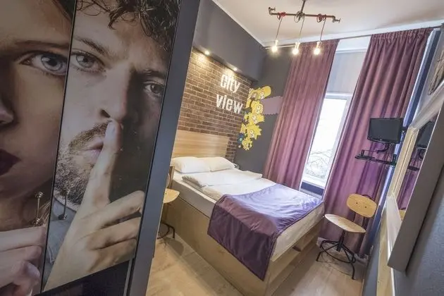 Premium Tek Büyük Yataklı Oda