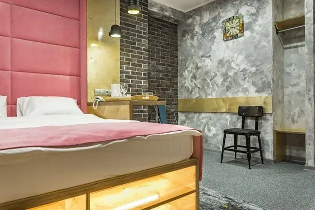 Standard Tek Büyük Yataklı Oda