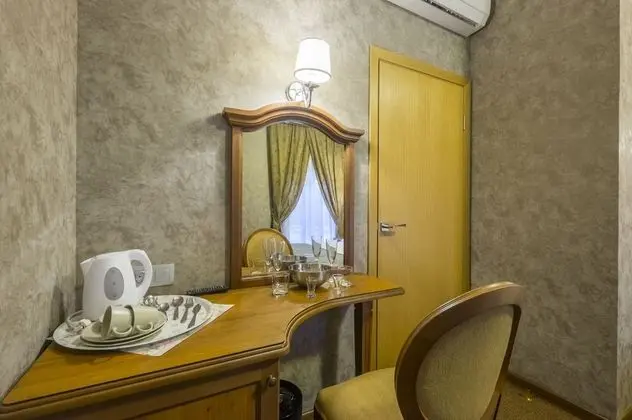 Premium Tek Büyük Yataklı Oda