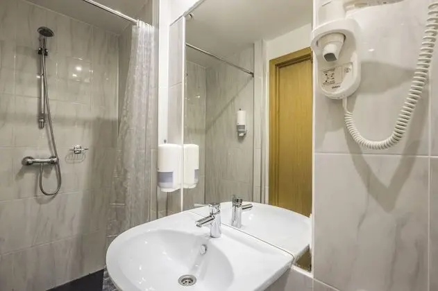 Premium Tek Büyük Yataklı Oda