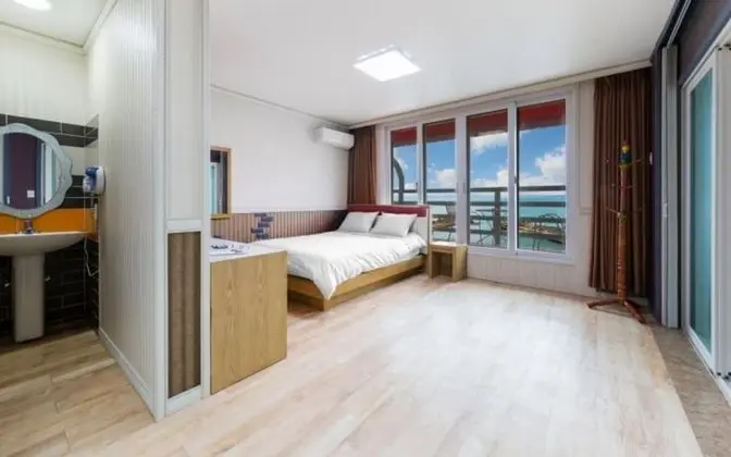 Oda (Building B Room 201 (Ocean View Spa))