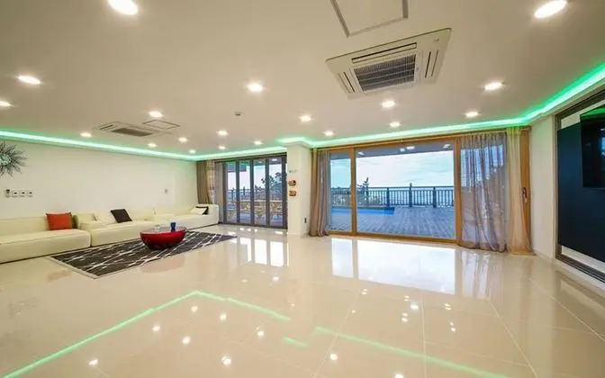 Oda (Room 101 (Individual Pool Ocean View))
