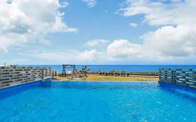 Oda (101 Outdoor Pool Type A Family Room)