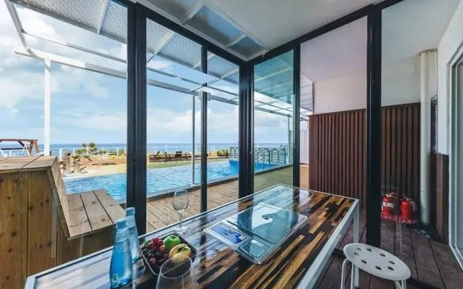 Oda (101 Outdoor Pool Type A Family Room)