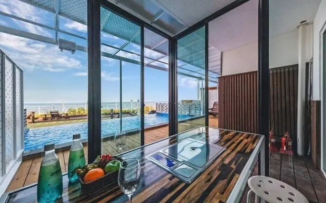 Oda (102 Outdoor Pool Type A Family Room)