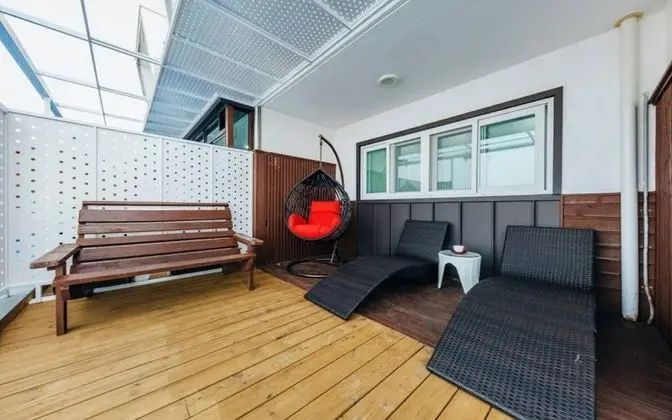 Oda (102 Outdoor Pool Type A Family Room)