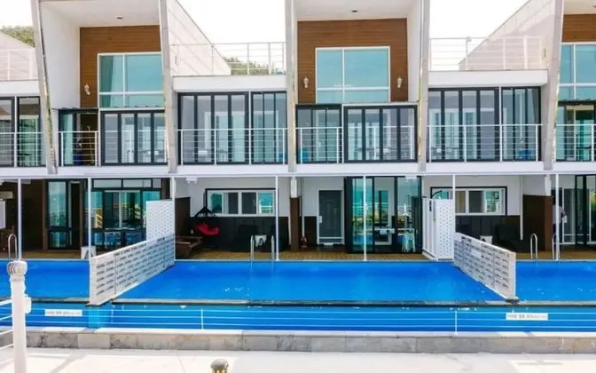 Oda (102 Outdoor Pool Type A Family Room)