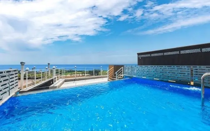 Oda (103 Outdoor Pool Type B Family Room)