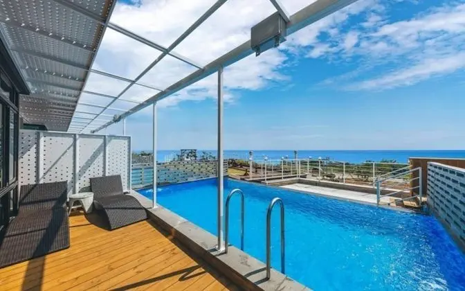 Oda (103 Outdoor Pool Type B Family Room)