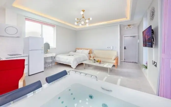 Oda (Annex Building Room 201 (Ocean View J)