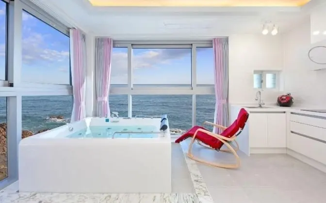 Oda (Annex Building Room 201 (Ocean View J)