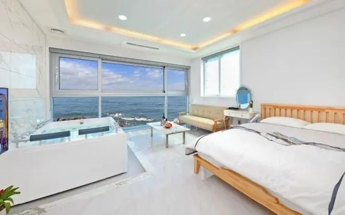 Oda (Room 101 (Ocean View Jetted Spa Optio)