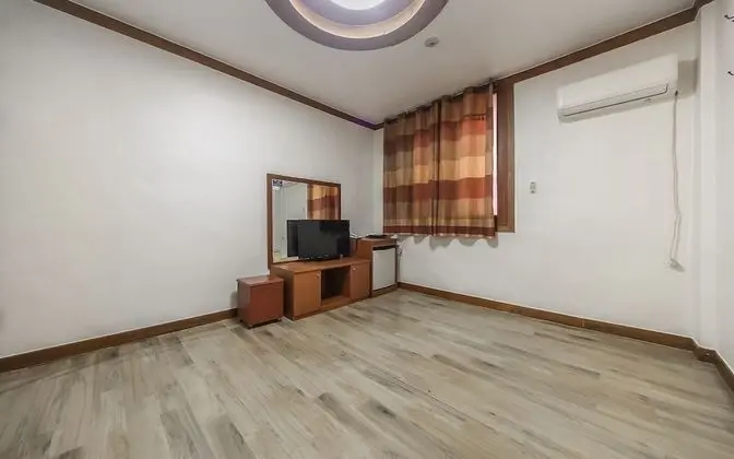 Oda (Korean-style Ondol Room)