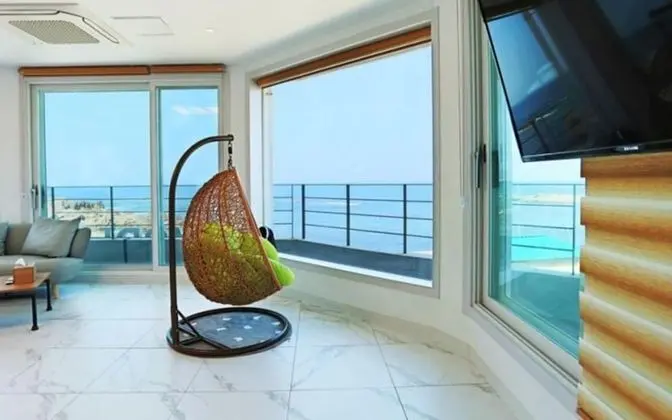 Oda (Room 201 (Ocean View Terrace))