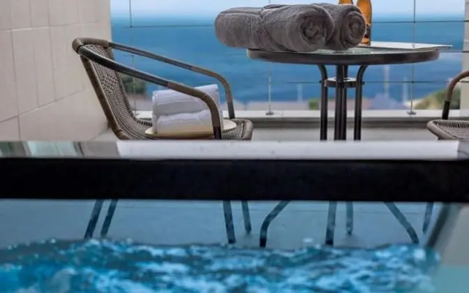 Oda (C201 Jetted Spa)