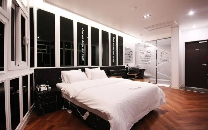 Oda (Standard (1 vehicle per room))