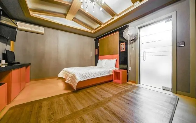Oda (Semi-Special Room)