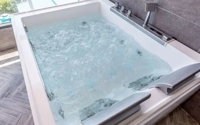 Oda (303 (couple whirlpool spa))