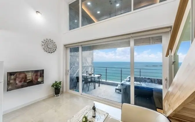 Oda (Room 502 (Duplex Jetted Spa Ocean Vie)