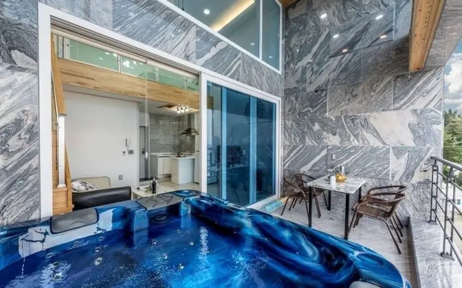 Oda (Room 502 (Duplex Jetted Spa Ocean Vie)