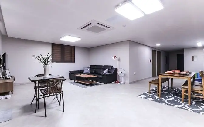 Oda (Pension Room (All rooms Netflix pre-v)