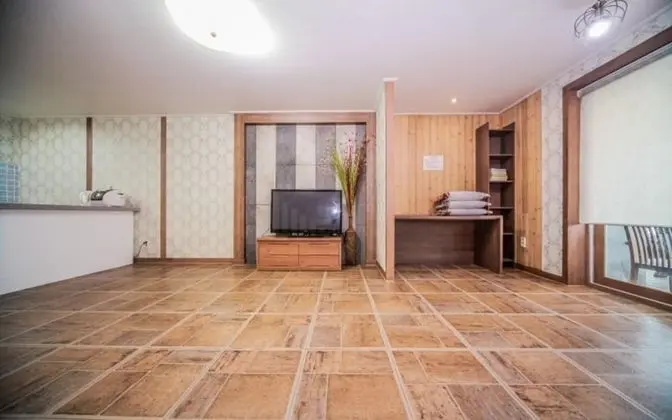 Oda (Red (2 bathrooms 2 kitchens))