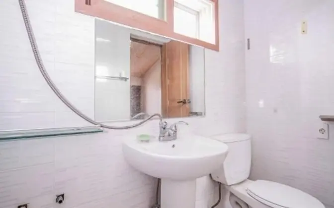 Oda (Red (2 bathrooms 2 kitchens))