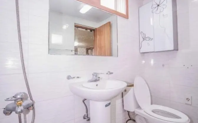 Oda (Red (2 bathrooms 2 kitchens))