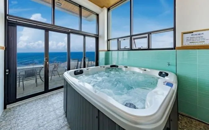 Oda (Room 201 (Ocean View Spa Stopped))