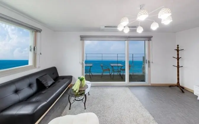 Oda (Room 402 (Ocean View))