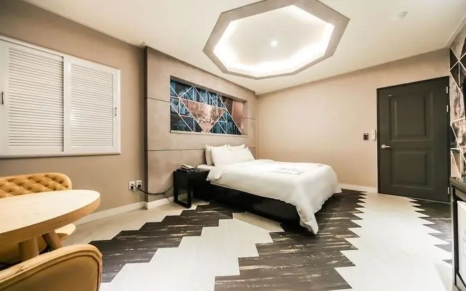 Oda (Business (TV Large Parking Lot))