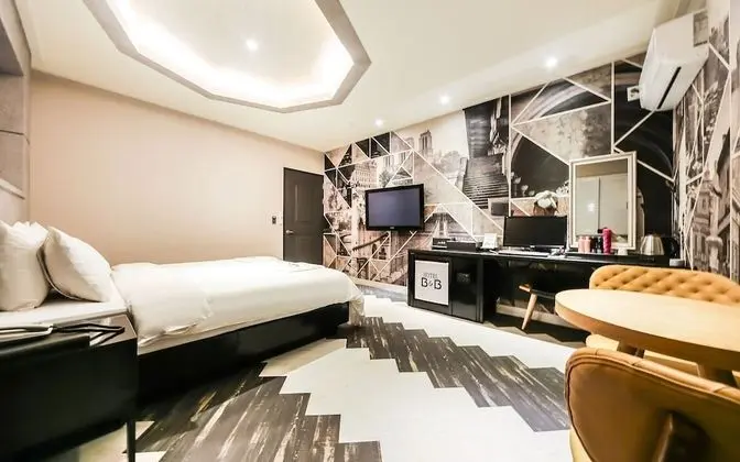 Oda (Business (TV Large Parking Lot))