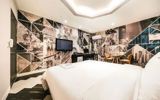 Oda (Business (TV Large Parking Lot))