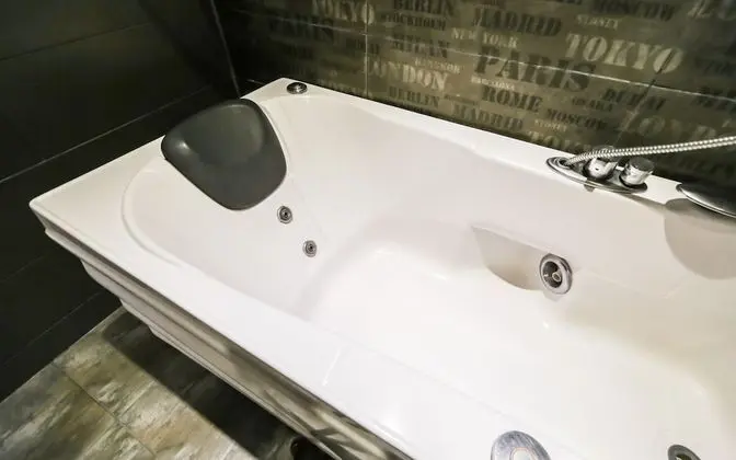 Oda (Business (TV Large Parking Lot))