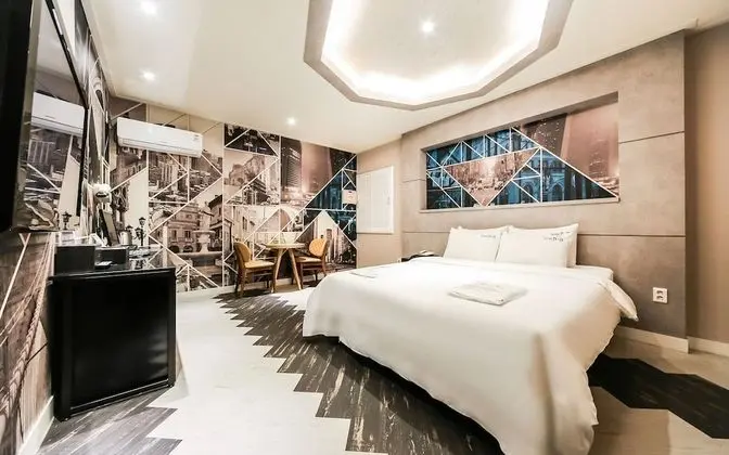 Oda (Business (TV Large Parking Lot))