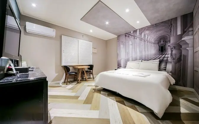 Oda (Premium (TV Large Parking Lot))