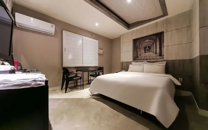 Oda (Standard (TV Large Parking Lot))