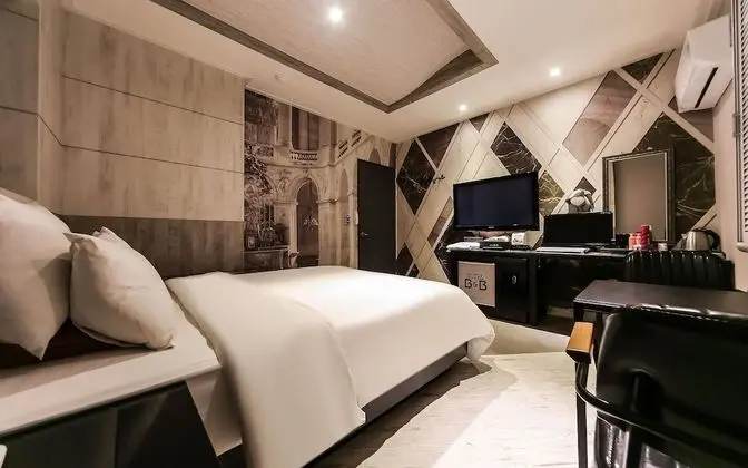 Oda (Standard (TV Large Parking Lot))