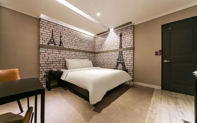 Oda (Standard (TV Large Parking Lot))