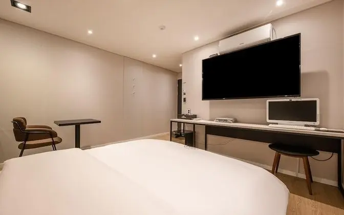 Oda (Check-in at 16:00 pm (4 hours of exte)