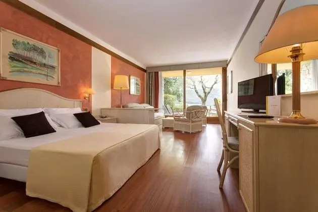 Junior Süit, Ek Bina