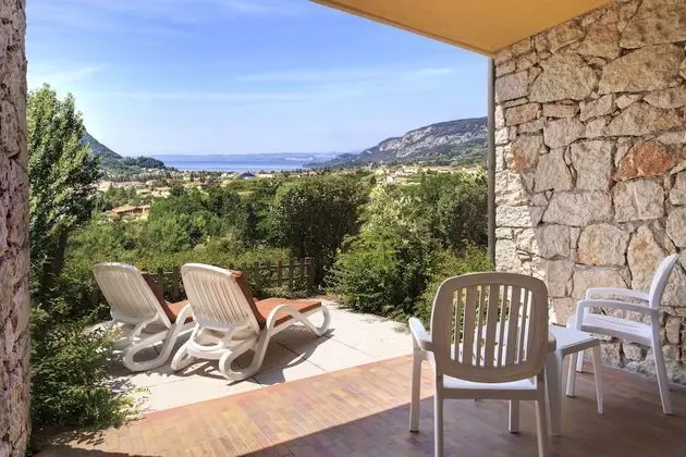 Junior Süit, Ek Bina