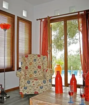 Honeymoon Villa (Elia)