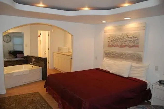 Oda, 1 En Büyük (King) Boy Yatak, Jakuzi (1 King Bed, Jacuzzi Tub)