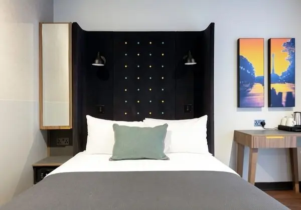 Comfort Tek Büyük Yataklı Oda