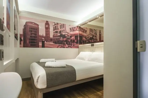 Tek Büyük Yataklı Oda, Penceresiz